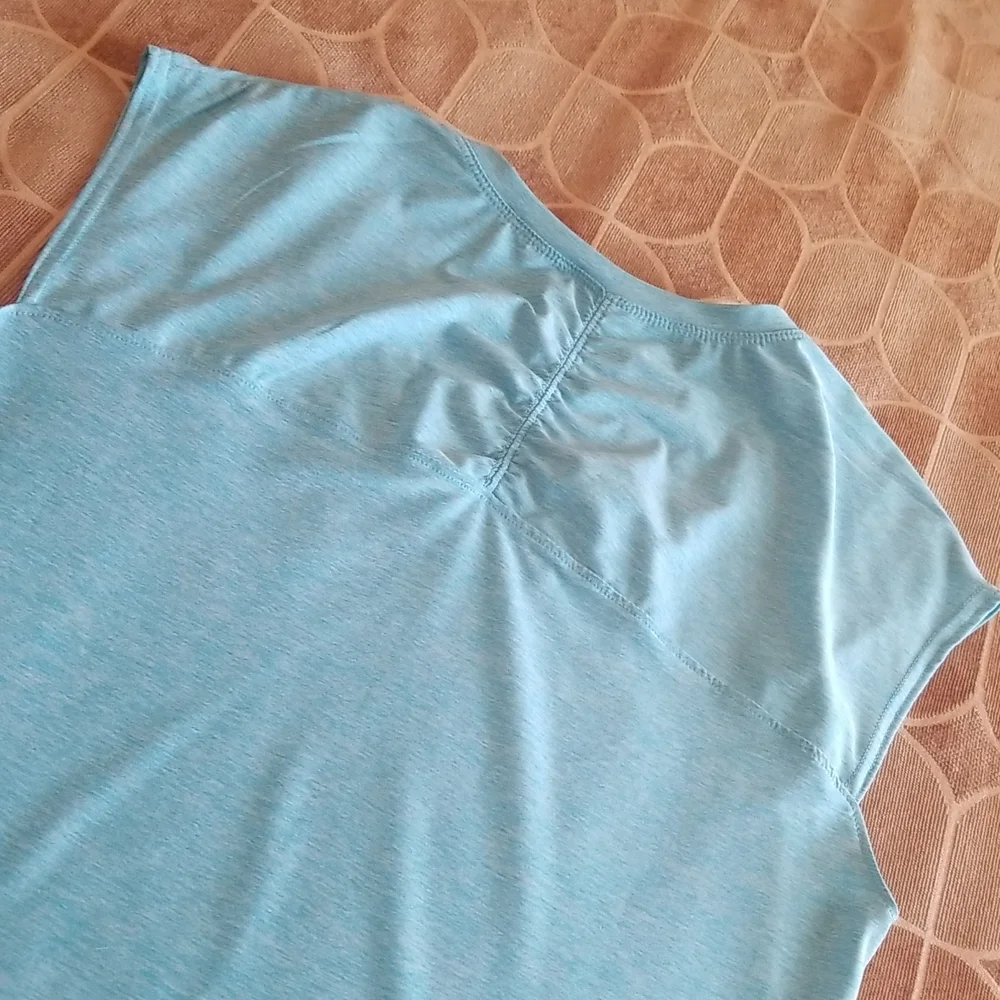 Balance Collection VNeck Ruched Back Top Small - Picture 3 of 12